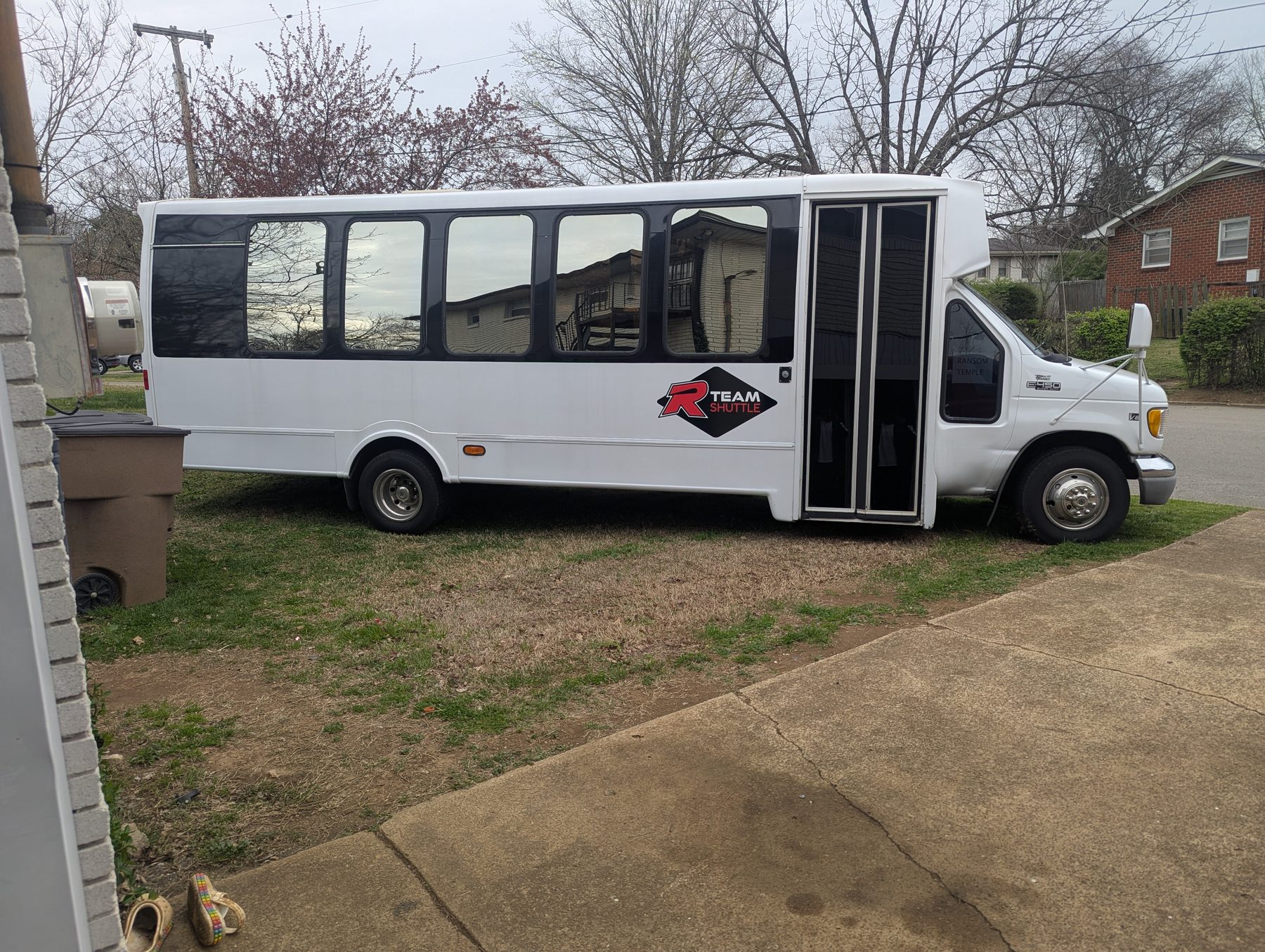 R-Team party bus and shuttle photo 4